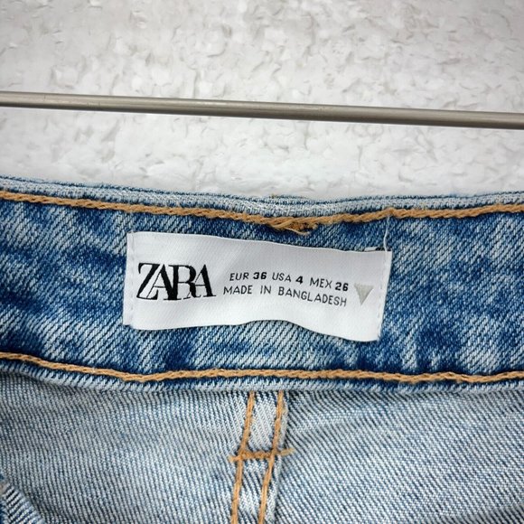 ZARA Distressed Ripped Hot Pant Denim Jean Blue Light Wash Short Size 4 - Picture 2 of 3